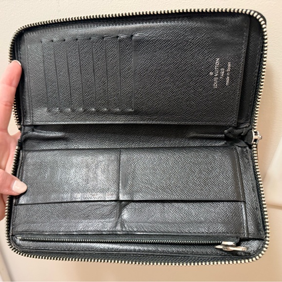 Authentic Louis Vuitton - Damier Graphite Zippy Wallet - Picture 12 of 16
